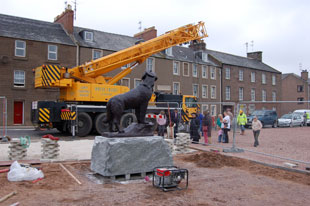 Bamse statue being lifted by crane